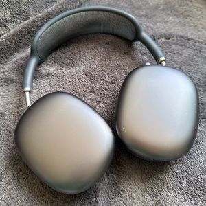 AirPod Max - Space Gray.